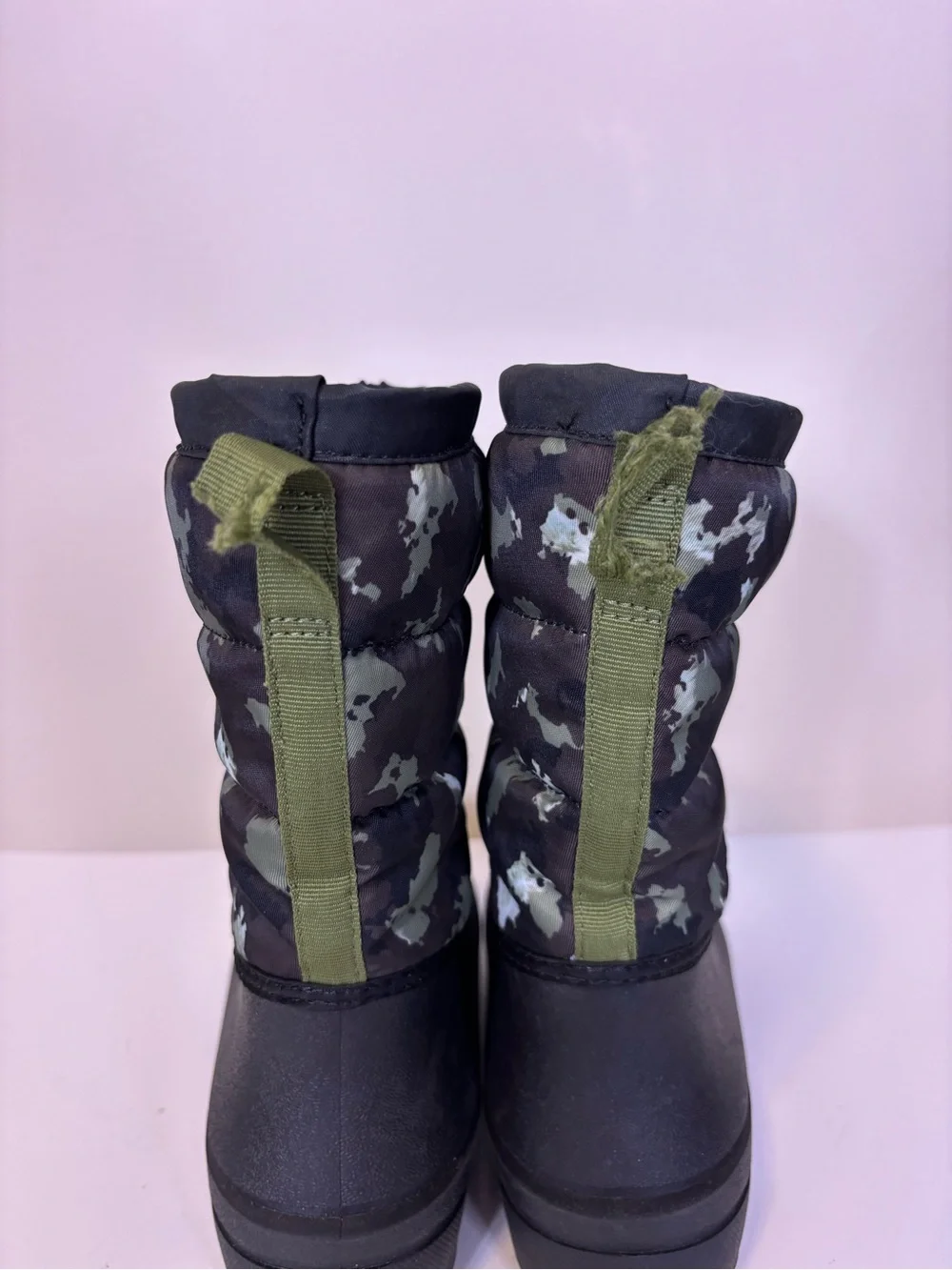 Bogs Kids Black and Olive Camo Insulated Winter Waterproof Boots Youth 4